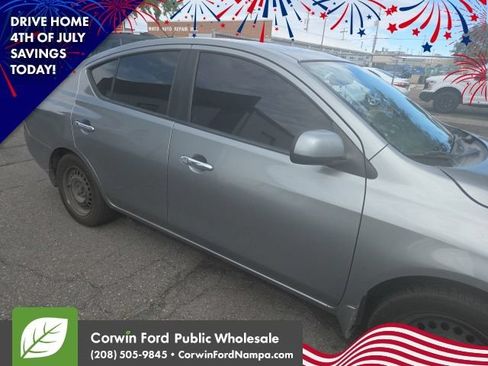 Used 2013 Nissan Versa SV FWD image 7