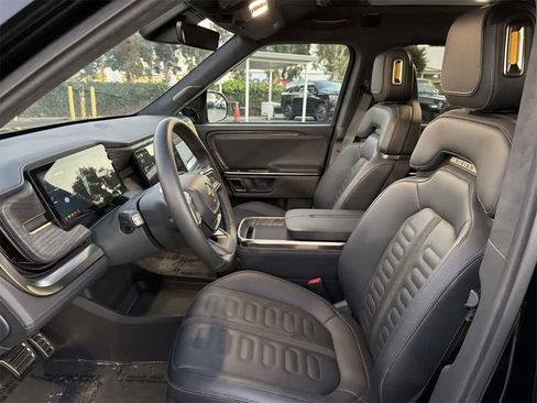 Used 2022 Rivian R1S Launch Edition image 25