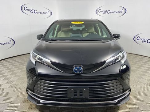 Certified 2021 Toyota Sienna Limited AWD/4WD image 2