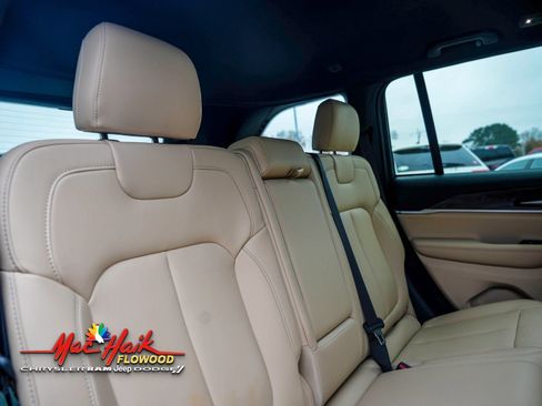 Used 2024 Jeep Grand Cherokee Limited image 11