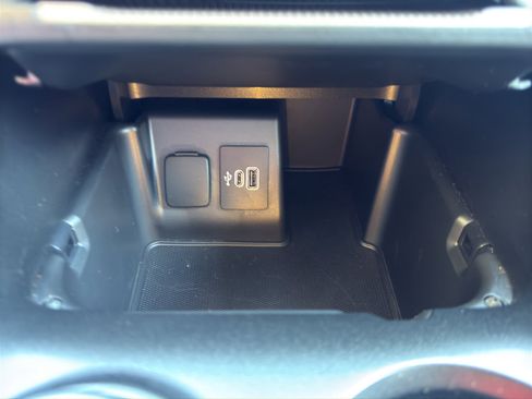 Used 2025 Ford Explorer Active w/ Active Comfort Package image 21