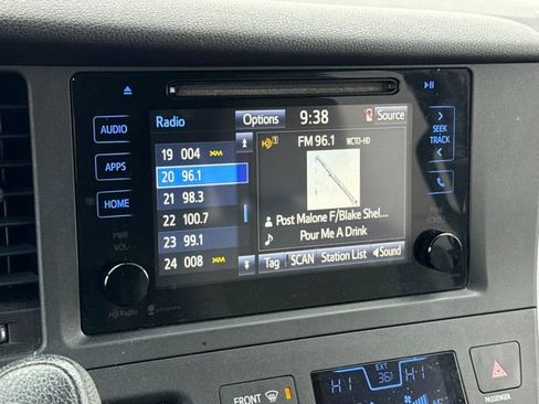 Used 2015 Toyota Sienna LE image 24