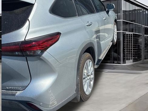 Used 2020 Toyota Highlander Limited FWD image 14