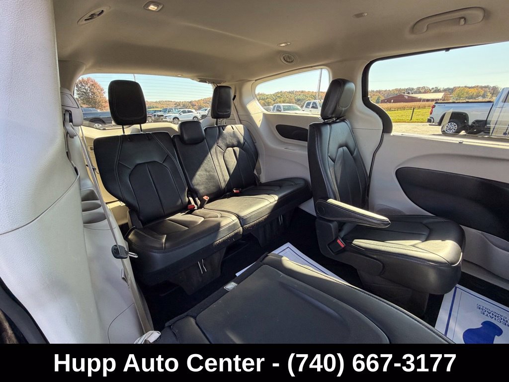 Used 2024 Chrysler Pacifica Touring-L FWD image 17