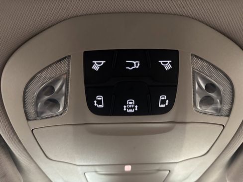 Used 2021 Chrysler Pacifica Touring-L image 43