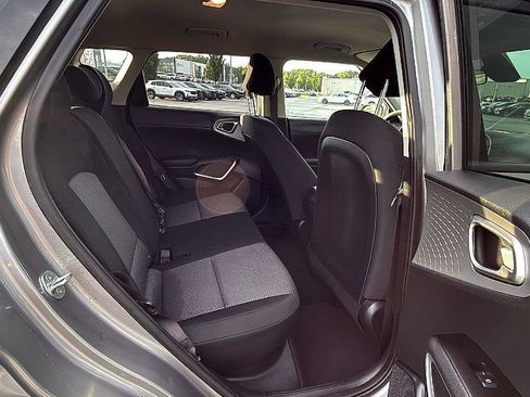 Used 2023 Kia Soul LX w/ Option Group 015 FWD image 17