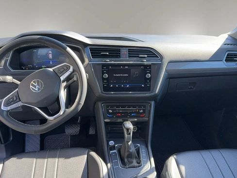 Used 2024 Volkswagen Tiguan SE FWD image 9
