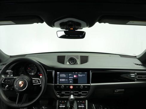 Used 2025 Porsche Macan image 16