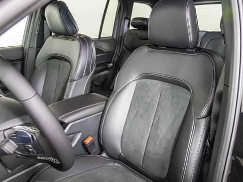 New 2025 Jeep Grand Cherokee Laredo image 19