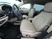 Used 2021 Chrysler Pacifica Touring-L FWD image 7