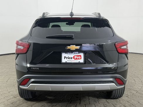 Used 2025 Chevrolet Trax LT w/ LT Convenience Package FWD image 6