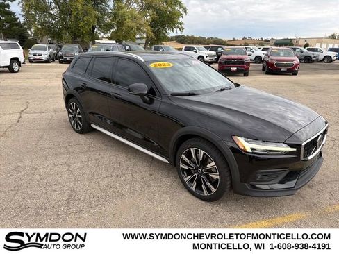 Used 2023 Volvo V60 B5 Cross Country Ultimate image 1