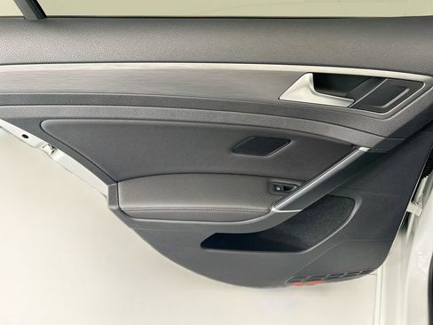 Used 2020 Volkswagen Golf 4-Door FWD image 24