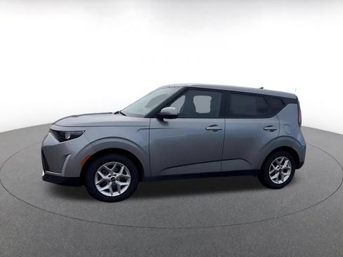 Used 2025 Kia Soul LX w/ LX Technology Package FWD image 9