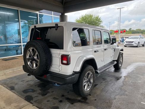 Used 2022 Jeep Wrangler Unlimited Sahara w/ Cold Weather Group AWD/4WD image 7