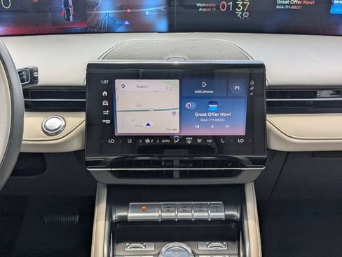 Used 2025 Lincoln Nautilus Premier AWD/4WD image 17