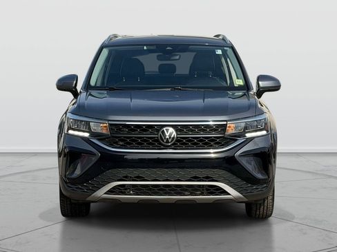 Used 2023 Volkswagen Taos SE image 2