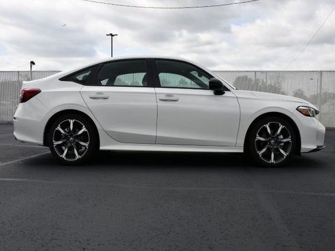 Used 2025 Honda Civic Sport Touring image 8