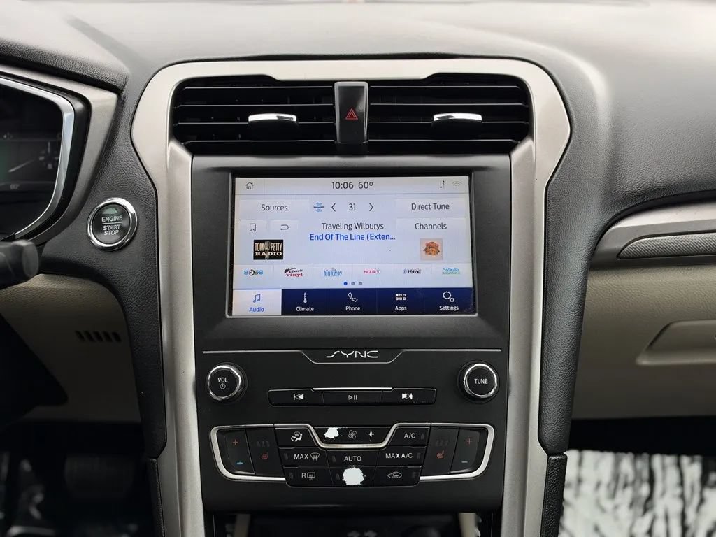 Used 2020 Ford Fusion SE AWD/4WD image 15