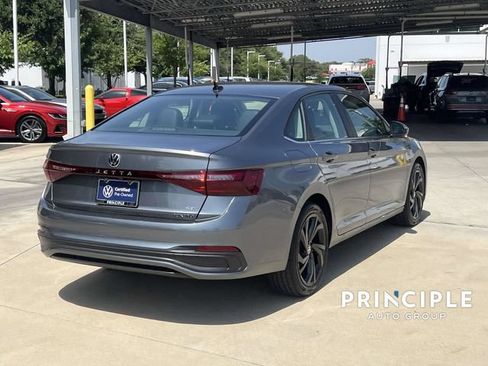 Used 2026 Volkswagen Jetta SE FWD image 11