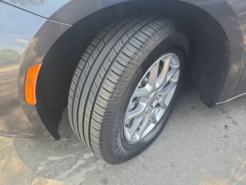 Used 2022 Chrysler Pacifica Touring-L FWD image 34