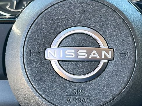 Used 2025 Nissan Pathfinder SL image 17