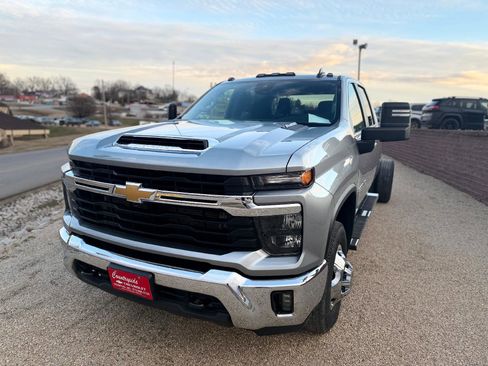 Used 2024 Chevrolet Silverado 3500 LT w/ Convenience Package image 5