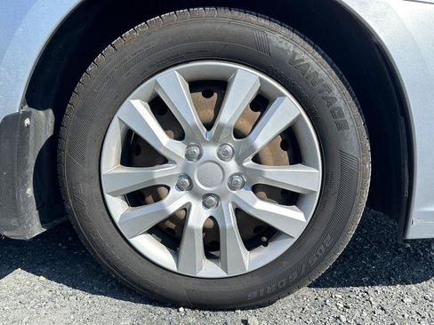 Used 2013 Subaru Legacy 2.5i AWD/4WD image 10