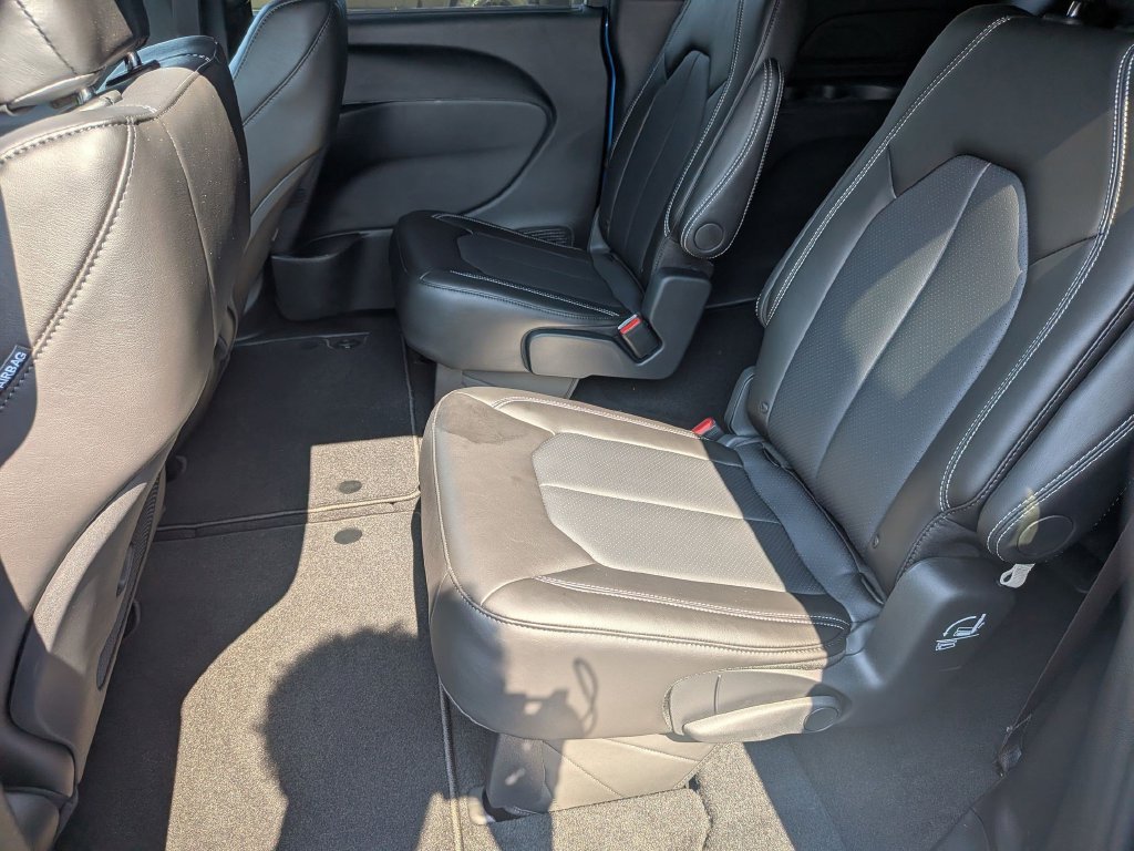 New 2027 Chrysler Pacifica Select FWD image 26