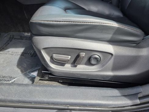 Used 2020 Toyota Camry XLE FWD image 12