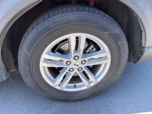 Used 2021 Ford Explorer XLT w/ Equipment Group 202A RWD image 3