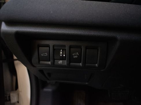 Used 2025 Subaru Outback Premium AWD/4WD image 19