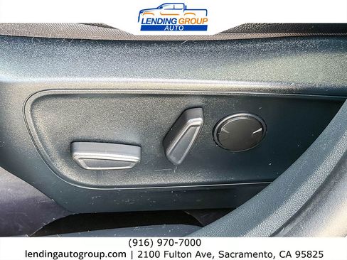 Used 2020 Ford Escape Titanium w/ Titanium Premium Package 2.0 AWD/4WD image 21