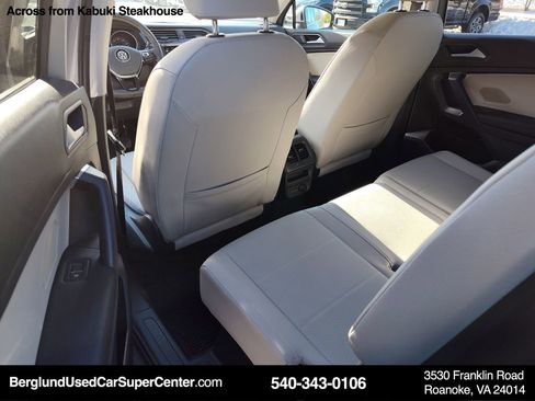 Used 2021 Volkswagen Tiguan SE w/ Panoramic Sunroof Package image 32