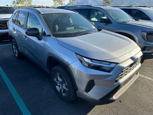 Used 2025 Toyota RAV4 LE AWD/4WD image 8