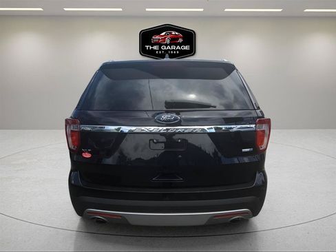 Used 2017 Ford Explorer XLT w/ Equipment Group 201A AWD/4WD image 5