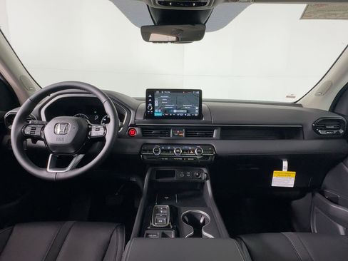 New 2025 Honda Pilot Touring image 15
