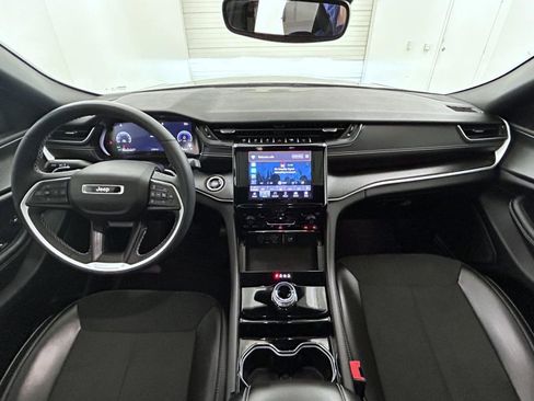 Certified 2023 Jeep Grand Cherokee Altitude image 13