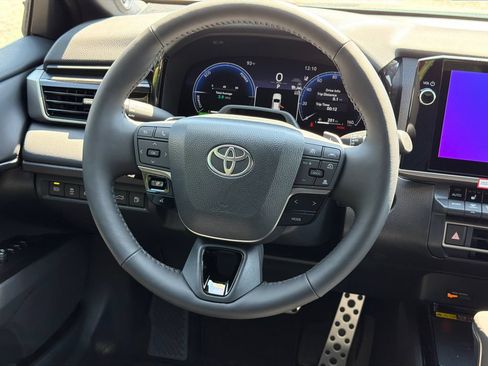 New 2026 Toyota Camry Hybrid FWD image 29