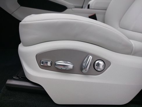 New 2026 Porsche Macan AWD/4WD image 31