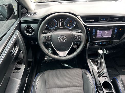 Used 2017 Toyota Corolla SE w/ Carpet Mat Package (TMS) FWD image 2