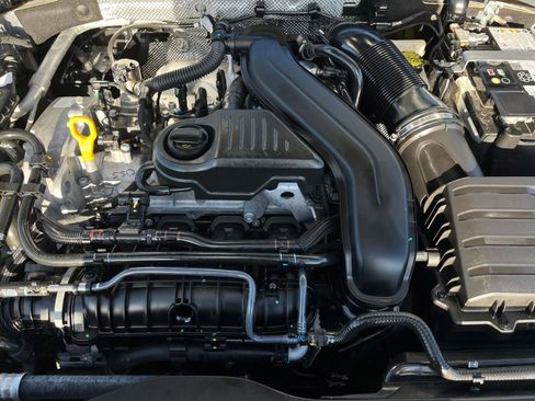 Used 2025 Volkswagen Jetta SE image 32