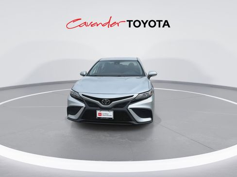 Used 2023 Toyota Camry SE FWD image 3
