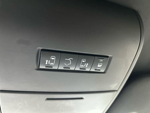 Used 2017 Dodge Grand Caravan SXT image 21