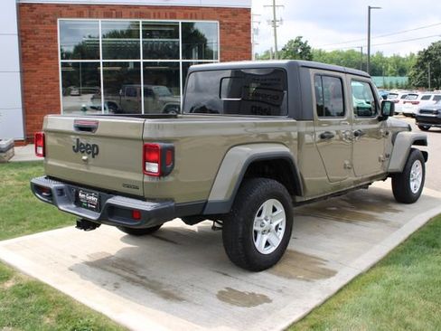 Used 2020 Jeep Gladiator Sport w/ Quick Order Package 24S AWD/4WD image 32