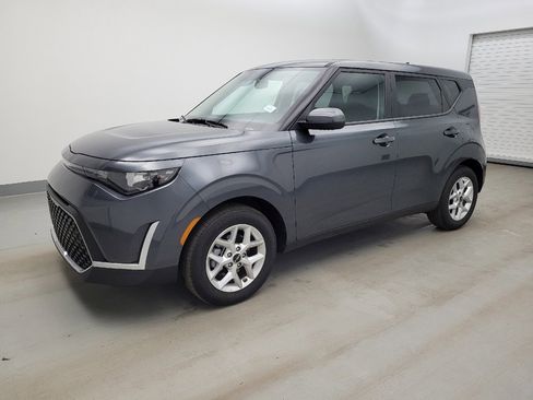 Used 2025 Kia Soul LX w/ LX Technology Package image 2