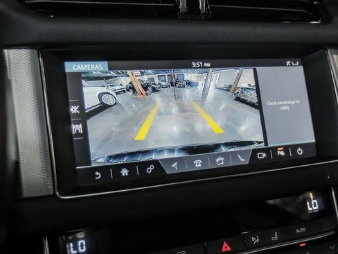 Used 2020 Jaguar XF Prestige image 21