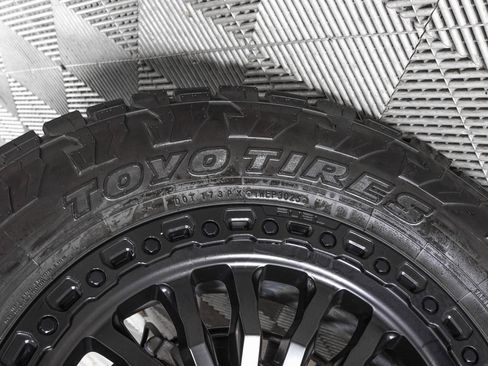 Used 2024 GMC Yukon AT4 image 34