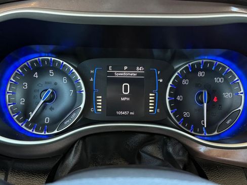 Used 2017 Chrysler Pacifica Touring-L w/ Tire & Wheel Group FWD image 54