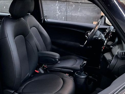 Used 2020 MINI Cooper 2-Door Hardtop image 9